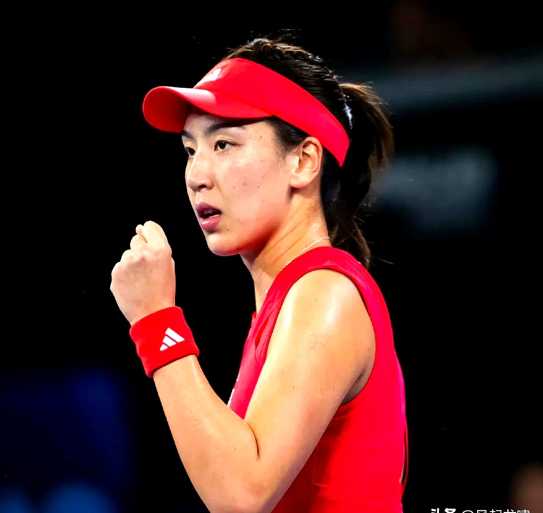 关于足球场上,女子球员以强大实力取得胜利的信息 关于足球场上,女子球员以强大实力取得胜利的信息