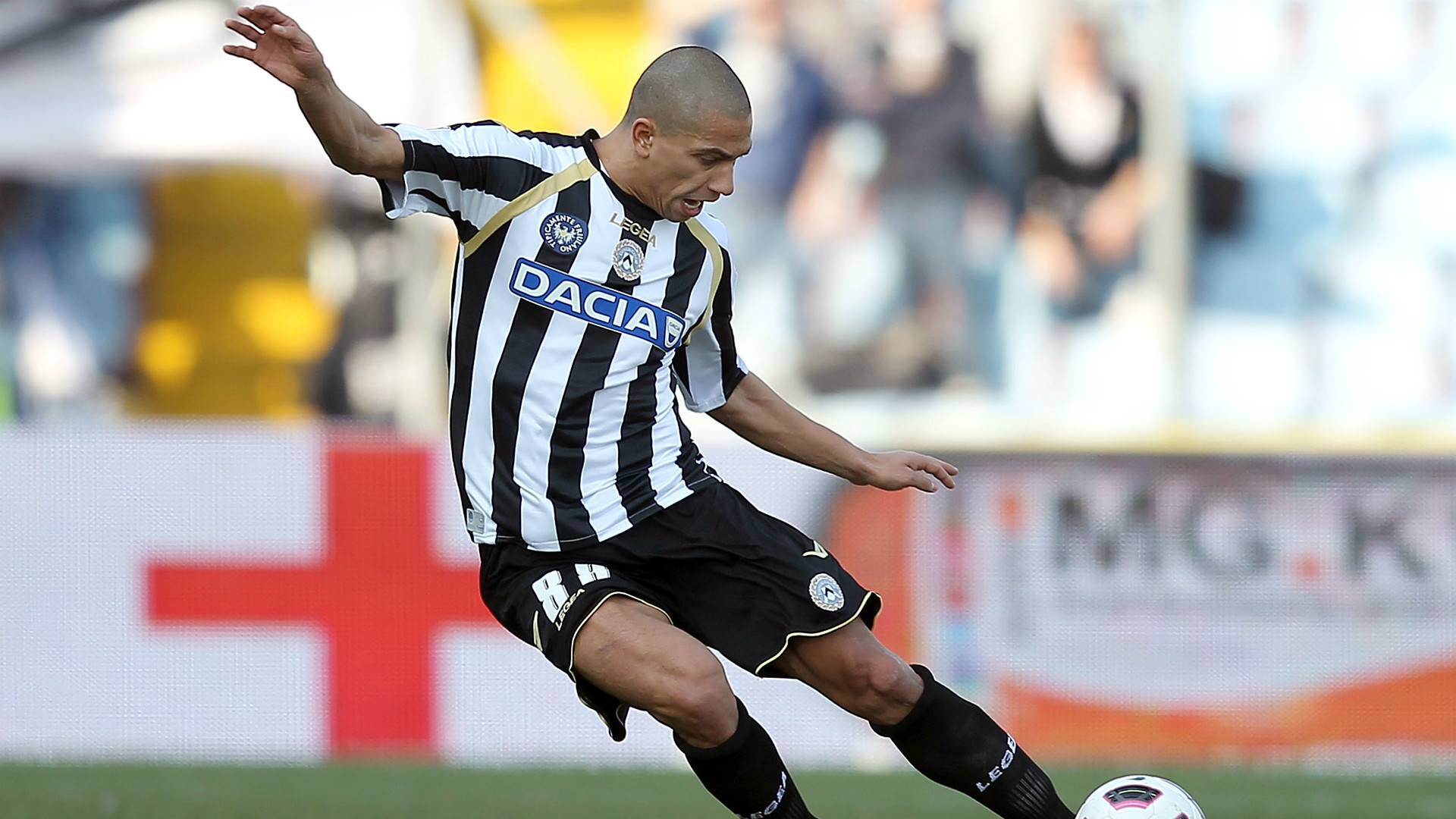 乌迪内斯实现客场逆转,球员表现令人惊艳的简单介绍 乌迪内斯实现客场逆转,球员表现令人惊艳的简单介绍