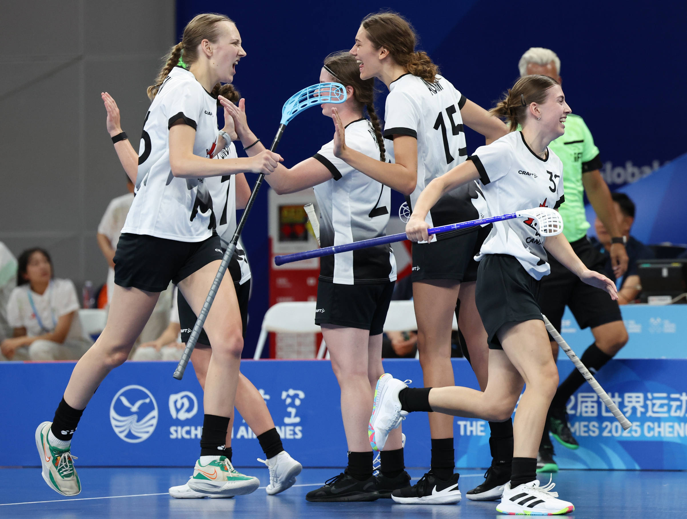 B体育app下载地址-加拿大女子曲棍球队摘得冠军