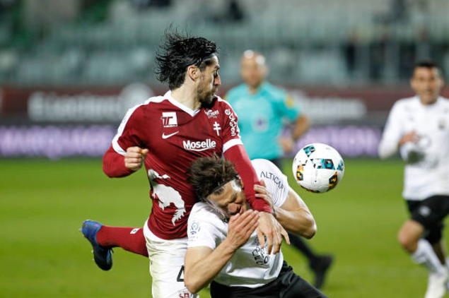 包含卡昂队在主场比赛中顽强抵抗，险胜对手的词条