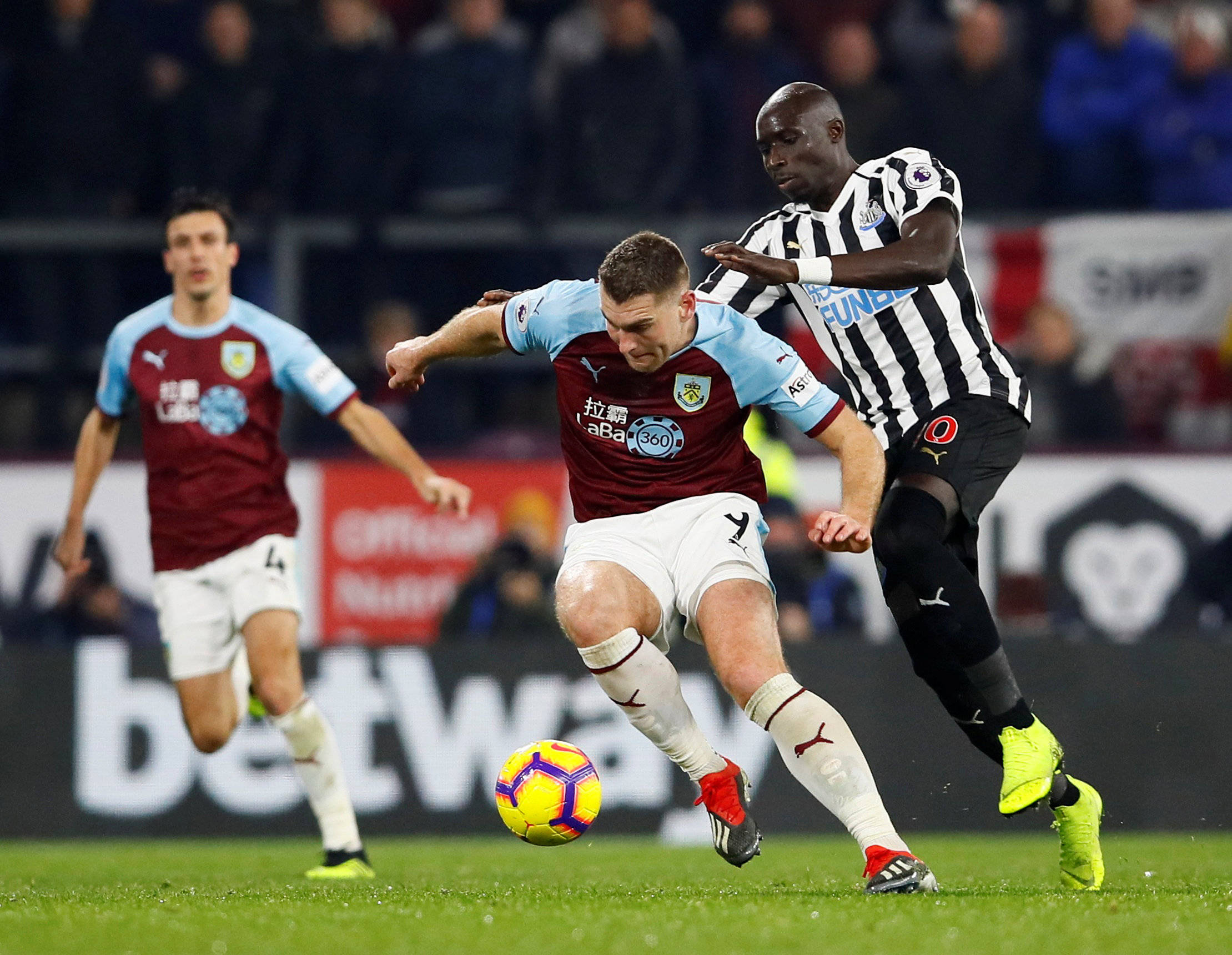 关于斯图加特保持不败,实现主场比赛继续胜利的信息 关于斯图加特保持不败,实现主场比赛继续胜利的信息