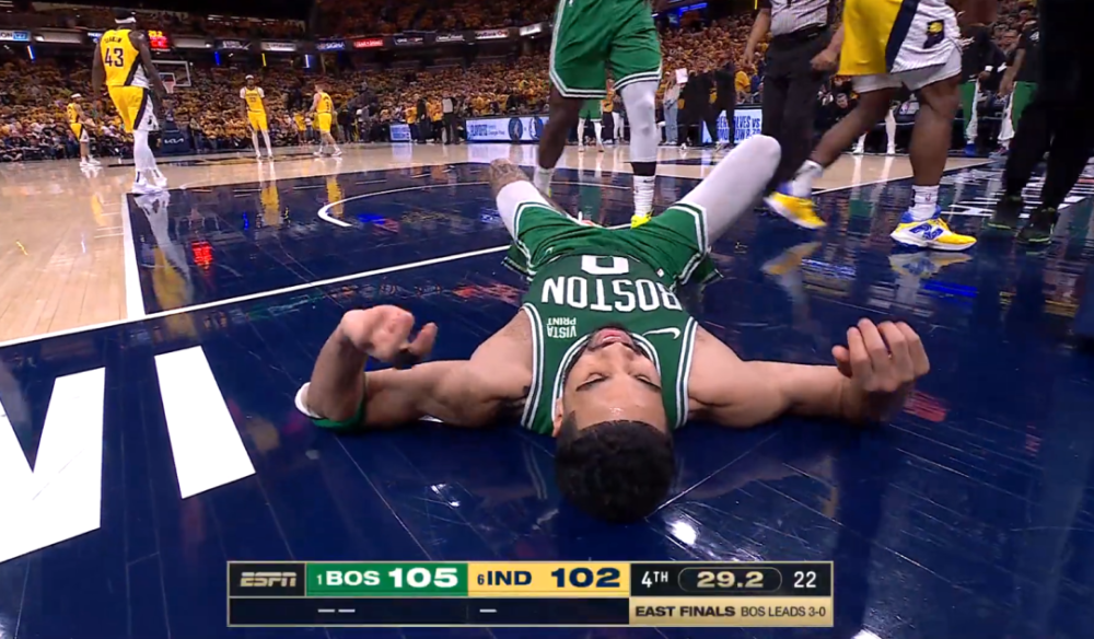 人负绿军,塔图姆分荣膺全场最高得分手 人负绿军,塔图姆分荣膺全场最高得分手