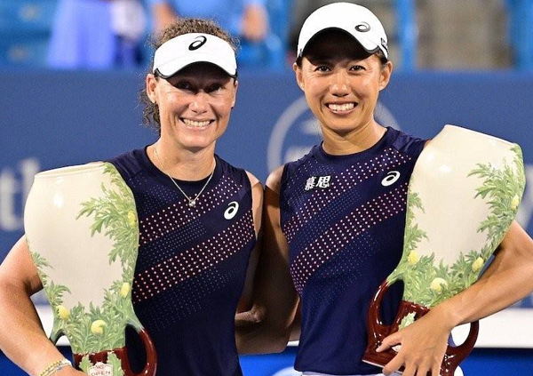 B体育app下载地址-包含中国足球传奇:女足球队创下巅峰国际赛场瞩目的词条