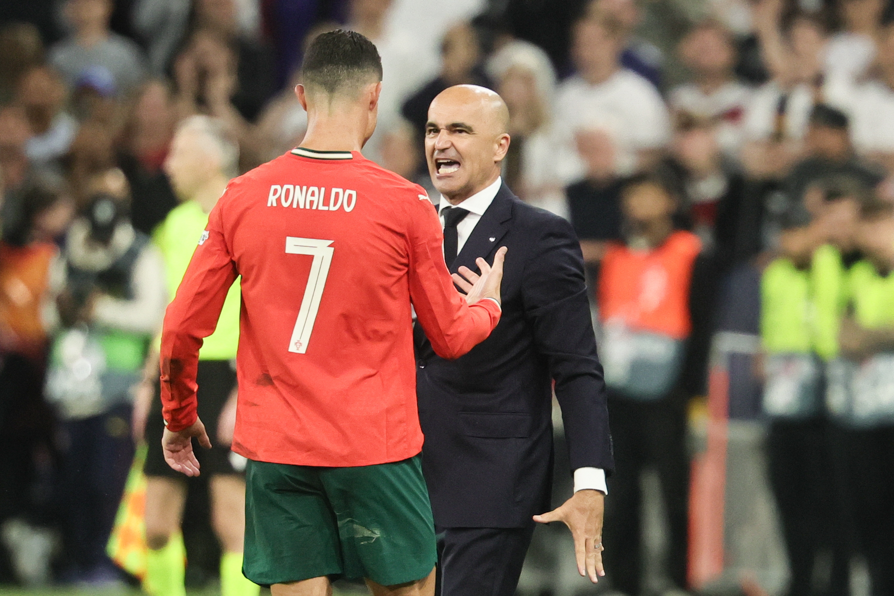 B体育教练-葡萄牙队球员受伤,欧洲杯比赛阵容或有变动