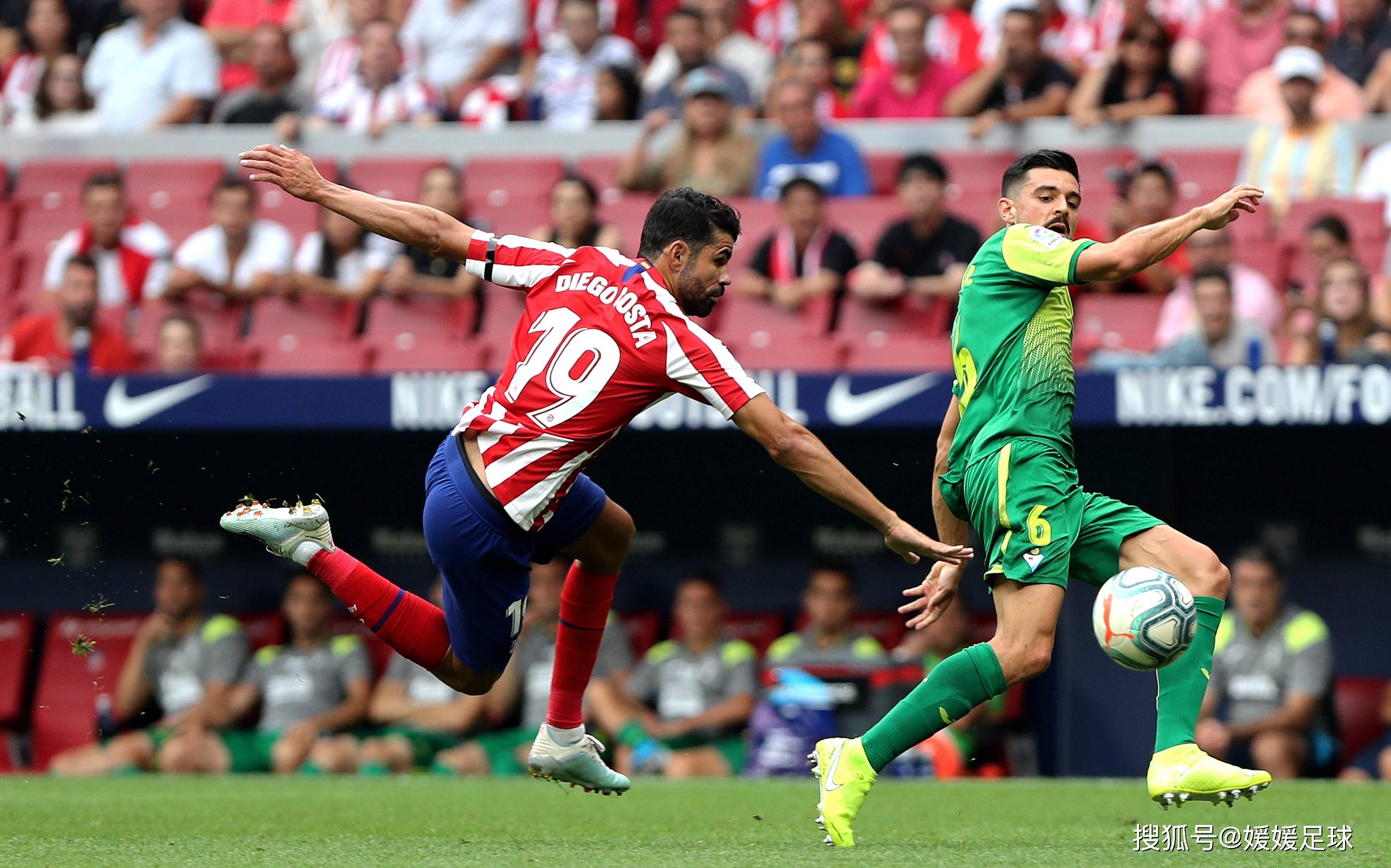 B体育登录-竞技足球运动员荣耀归来,感慨万千波澜壮阔