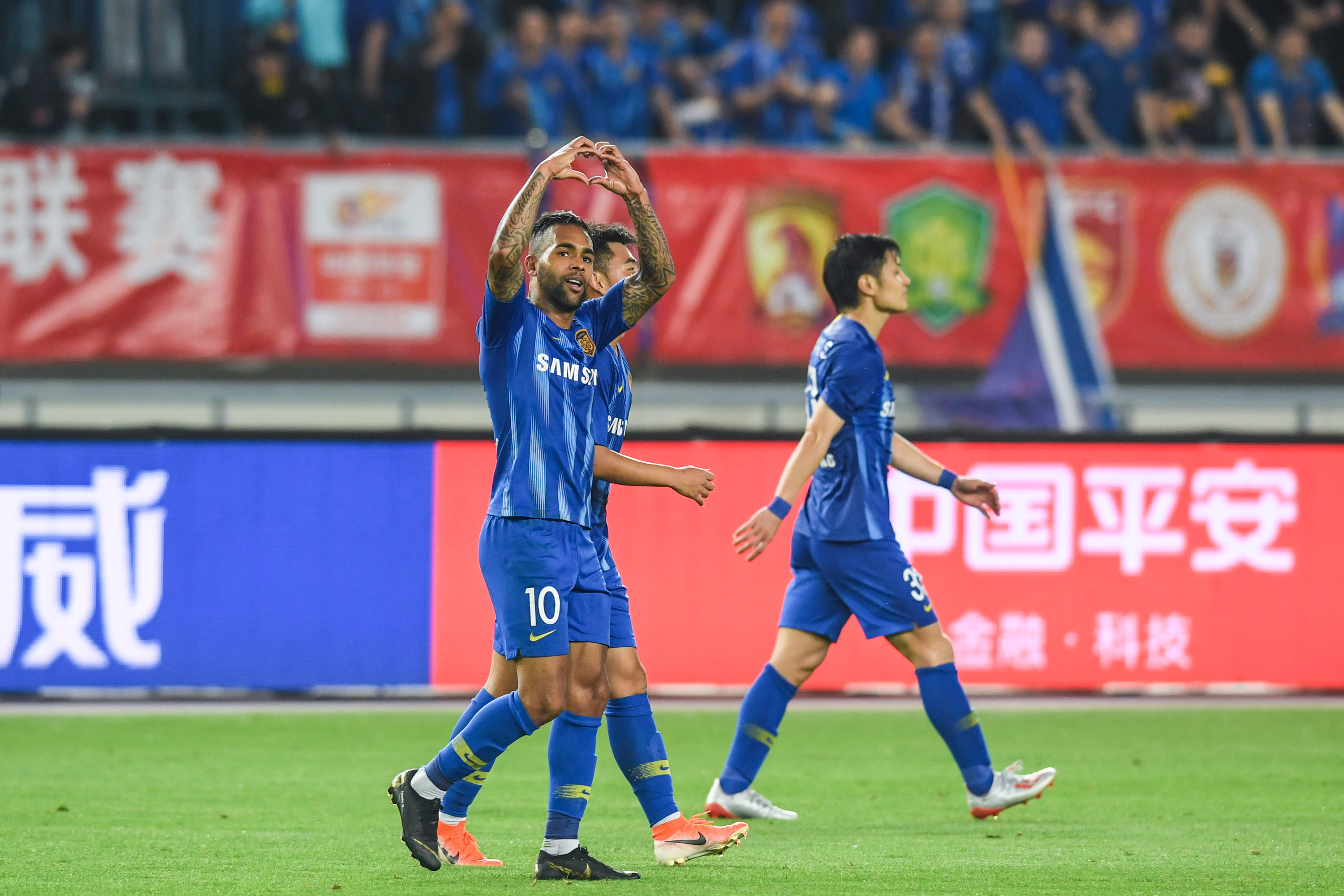 B体育活动-江苏队成功阻击对手,喜迎胜利