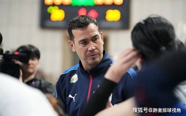 B体育投注-包含球队主教练宣布离开执教岗位，引起球员团队震动的词条