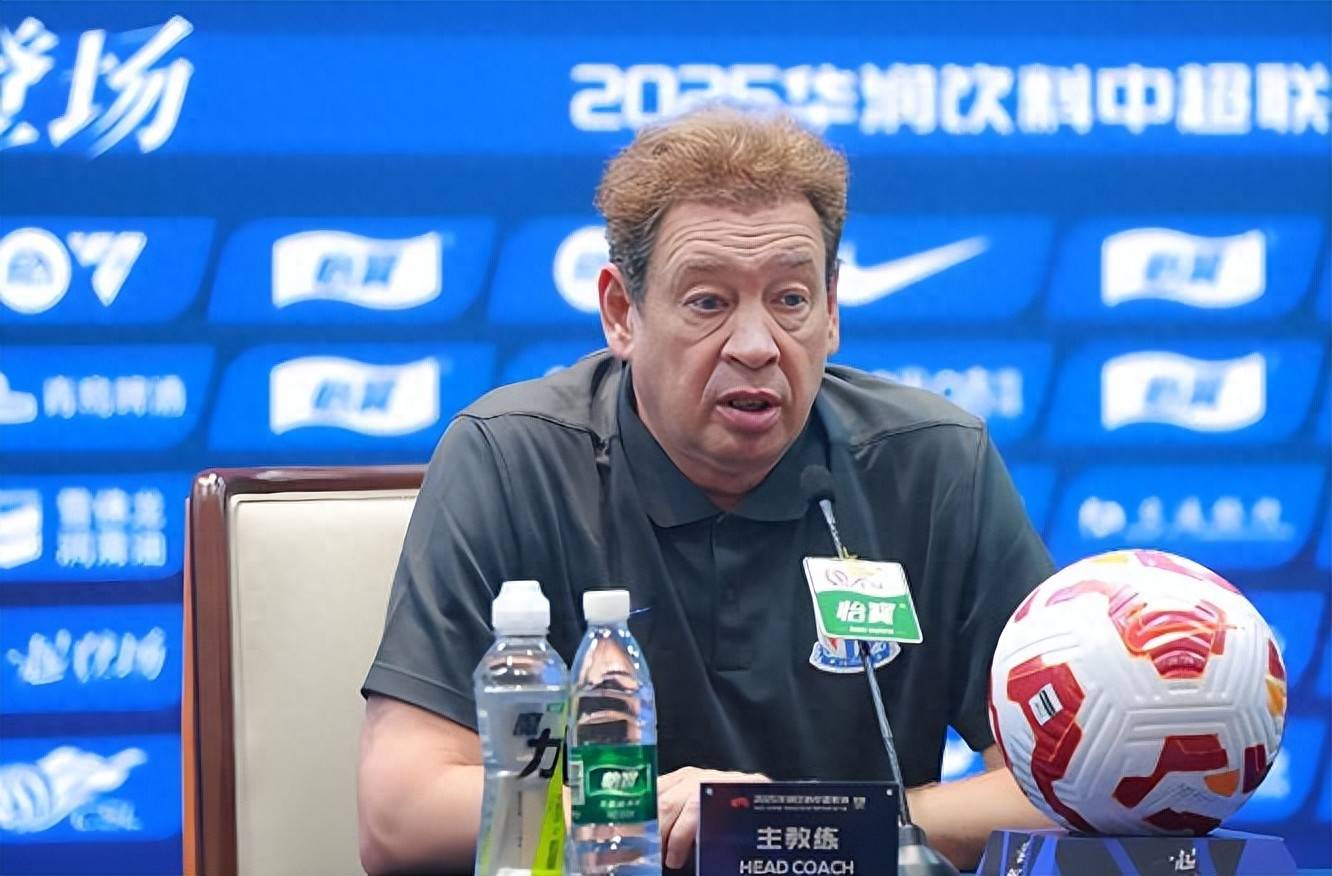 包含球队主教练宣布离开执教岗位，引起球员团队震动的词条